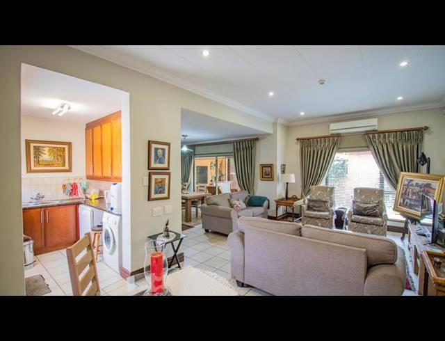 2 BEDROOM TOWNHOUSE FOR SALE IN RETIRE AT MIDSTREAM